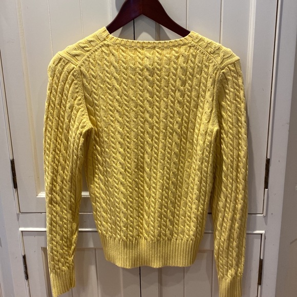 Great Yellow Cable Sweater 💛 - Picture 3 of 3